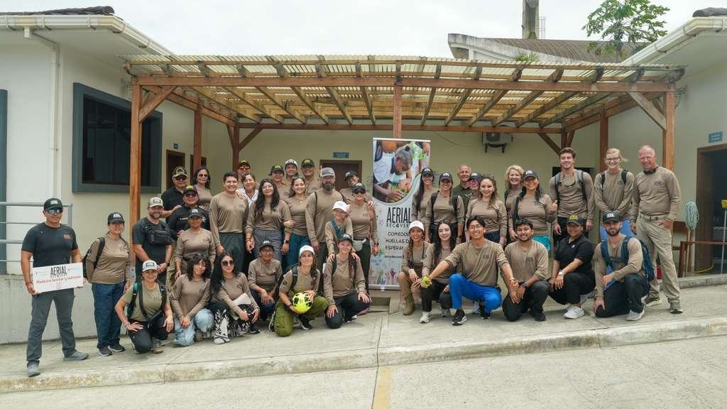 Mission team members with children at the Canoa clinic