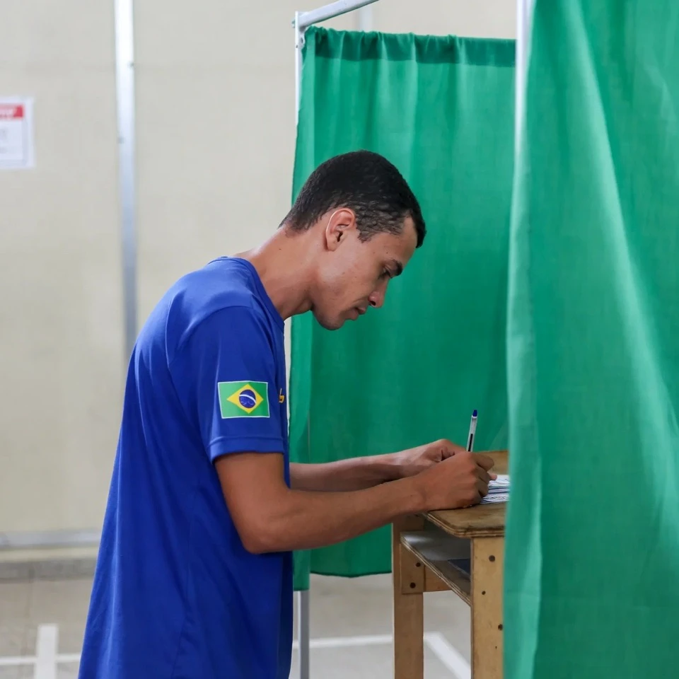 Lula’s Former Lawyer Extends Voting Hours as Count Suddenly Flips