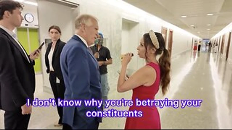 clip-thumbnail_reporter-stuns-sen-thom-tillis-when-she-drops-the-receipts-on-him-in-middle-of-hallway
