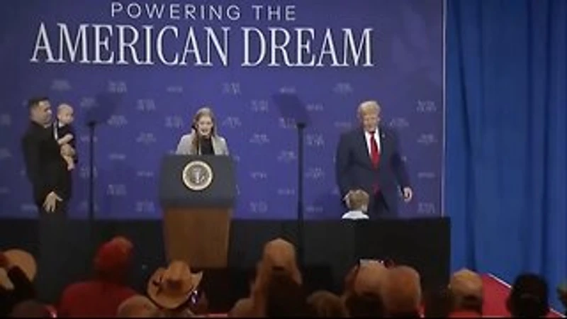 clip-thumbnail_trump-springs-into-action-to-stop-toddler-from-running-off-stage-then-drops-incredible-line
