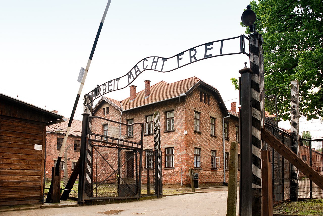 Minnesota high-schoolers apologize for TikTok video mocking Auschwitz