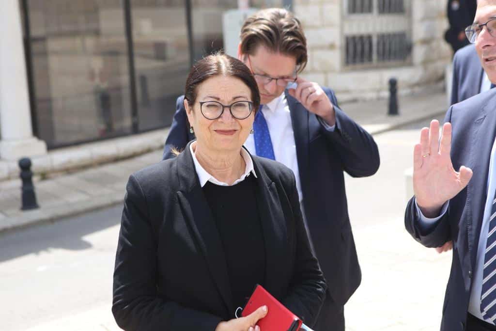 High Court justices cut trip short to study petitions against reform law