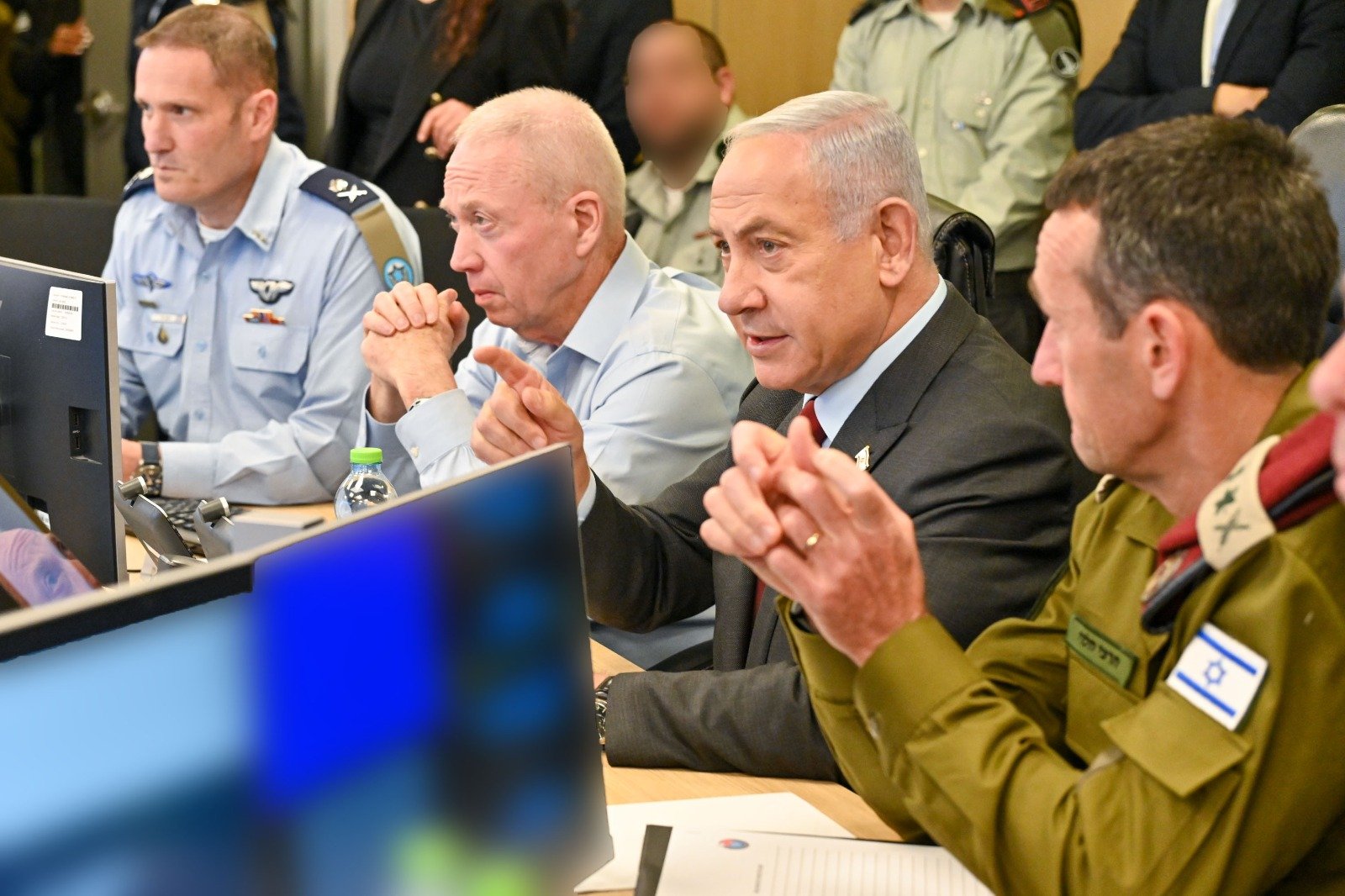Netanyahu delays vacation, summons IDF chief for 'urgent' meeting