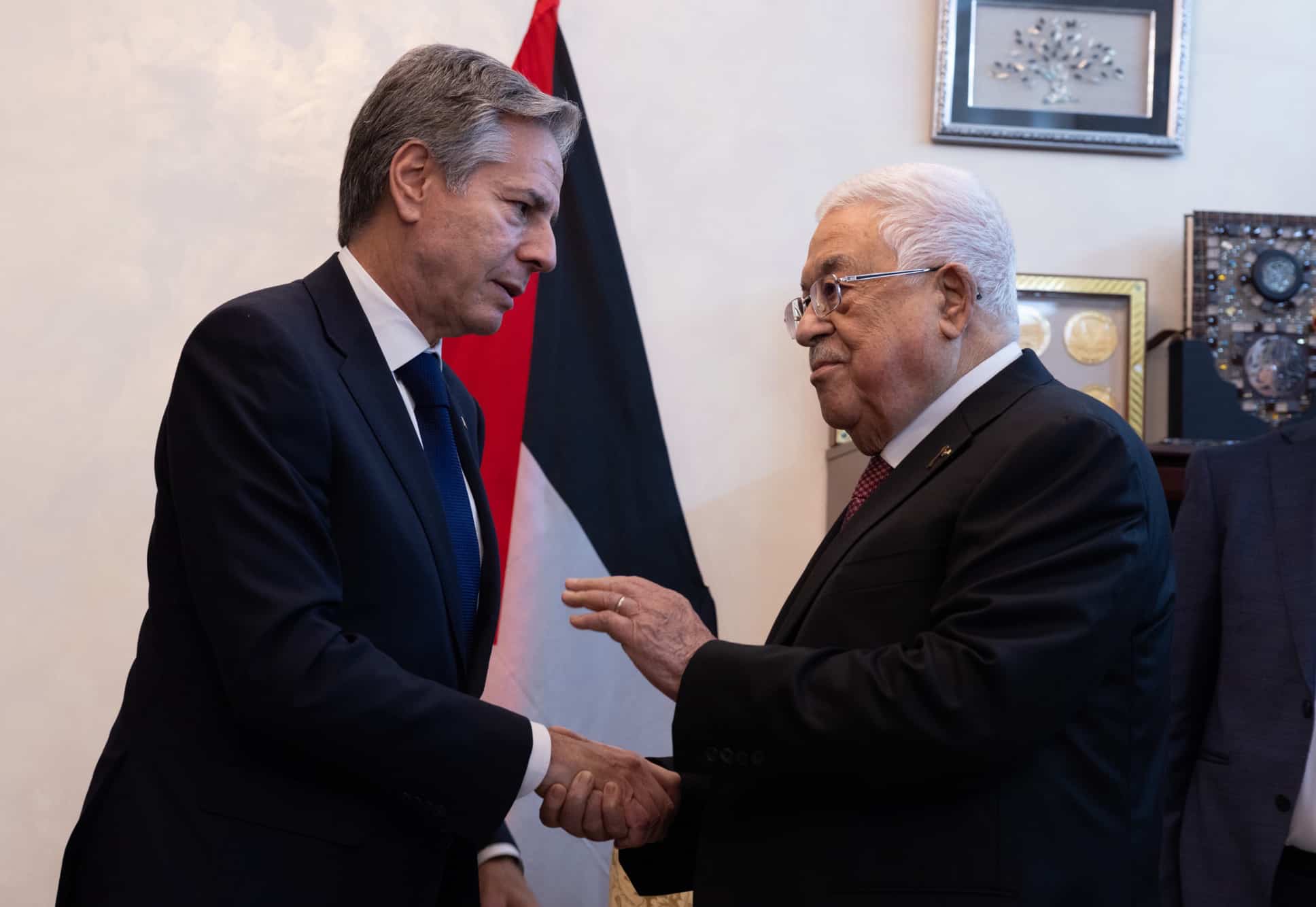 As ceasefire deal takes shape, Abbas lays ground for return to Gaza