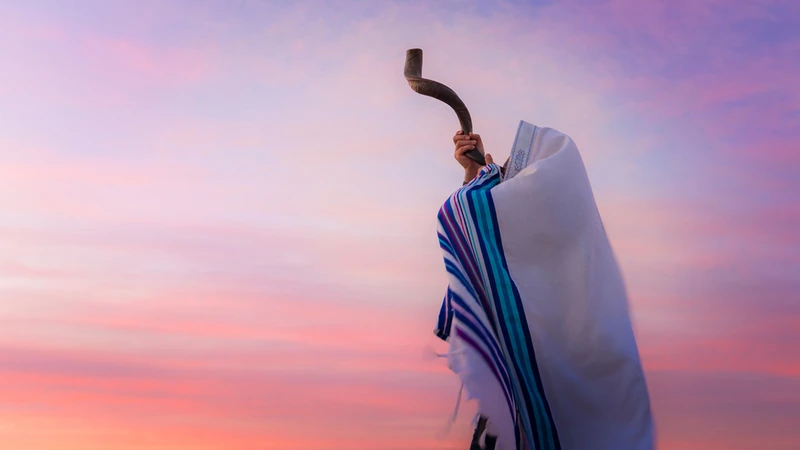 Ten Ways to Draw Closer to God During the High Holy Days  