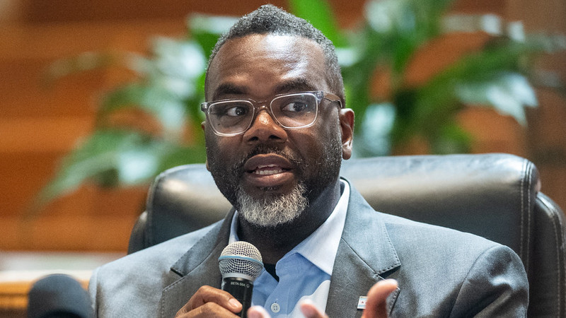 Brandon Johnson appears to call for insurrection against federal government