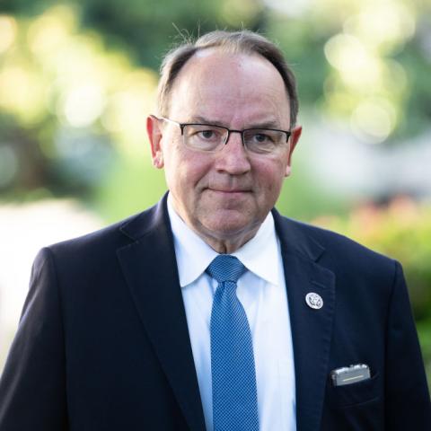 Wisconsin GOP governor candidate swims to safety after plane lands in lake