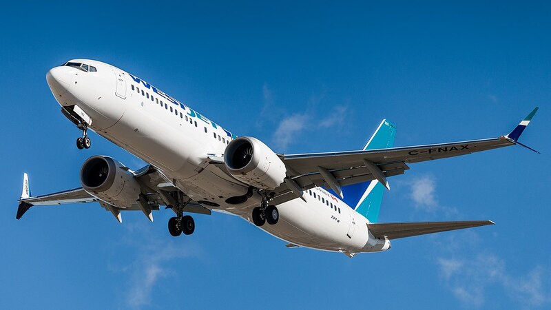 Alaska Airlines passengers settle lawsuit over midflight door plug blowout