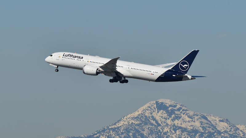 US-bound 787 Dreamliner collapses at airport gate, injuring several crew