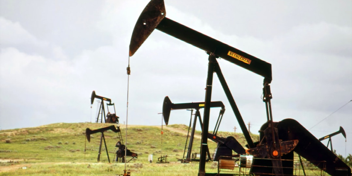Oil prices sink to lowest levels in months after Trump touts Iran deal to reopen Strait of Hormuz — here’s when gas prices could drop
