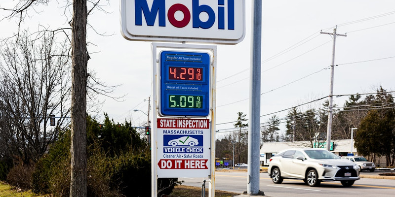 Voters express economic worries over inflation as costs rise, Fox News poll finds