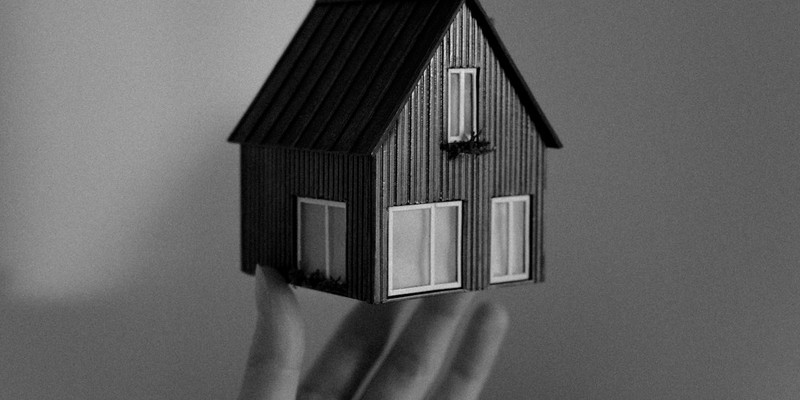 Home delistings surge as sellers struggle to get their price