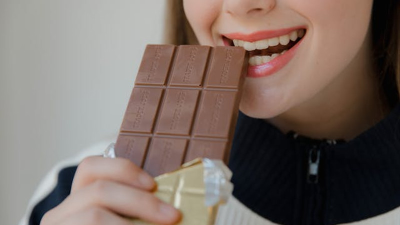 Scientists Say Dark Chocolate May Slow Aging — New Study Reveals a Surprising Anti-Aging Molecule