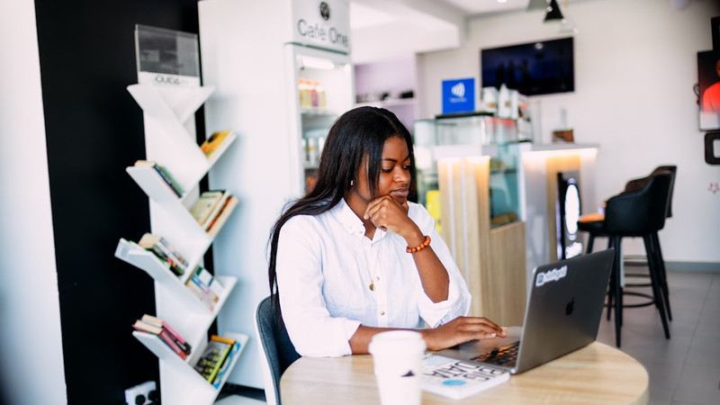'Mentally active' sitting may reduce dementia risk, study finds