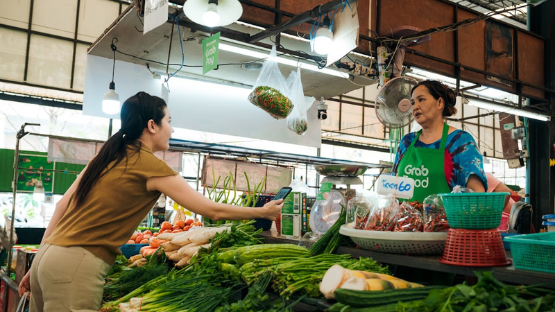 Study Shows Which Foods To Eat (& Avoid) To Reduce Microplastic Exposure