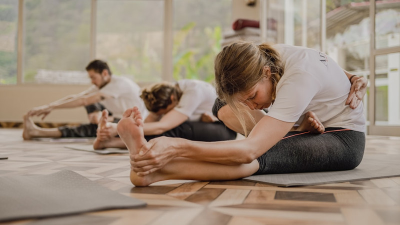 A Pilates instructor recommends these two simple exercises to strengthen your core and support your lower back