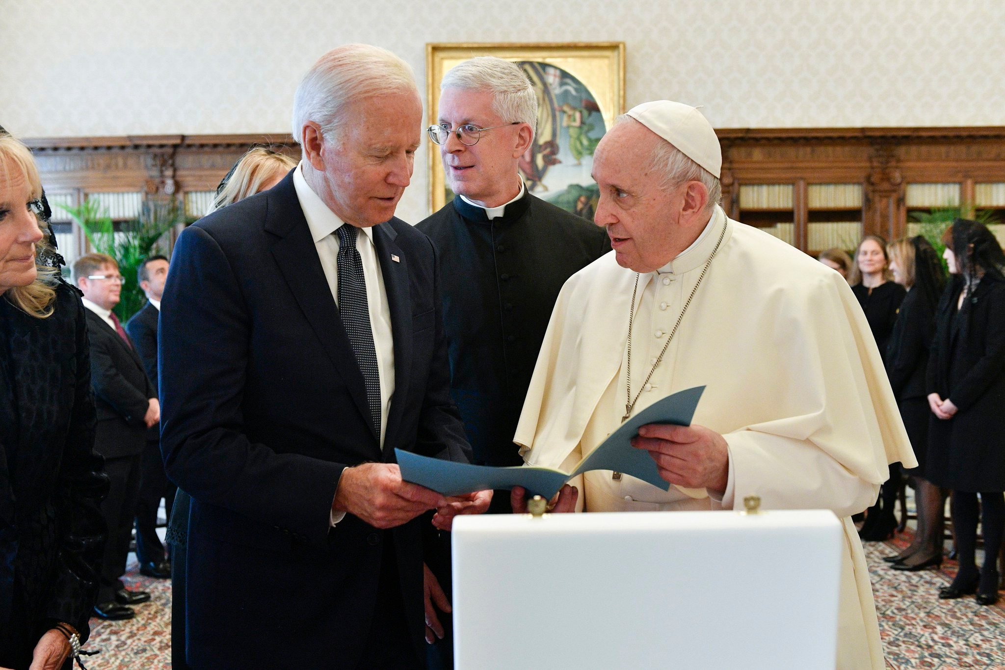 Pope Francis Blesses Biden, Says He Should Continue Receiving Communion Despite Pro-Abortion Policies