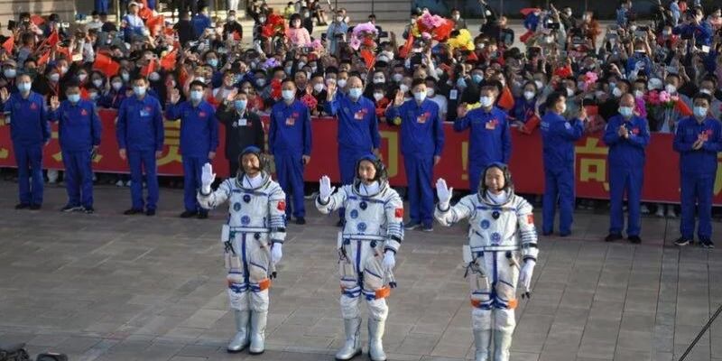 China vows to land crew on the moon by 2030