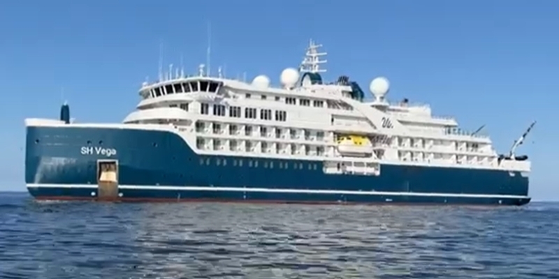 Antarctic cruise passengers begin hunger strike after mechanical issues prevent ship from reaching destination