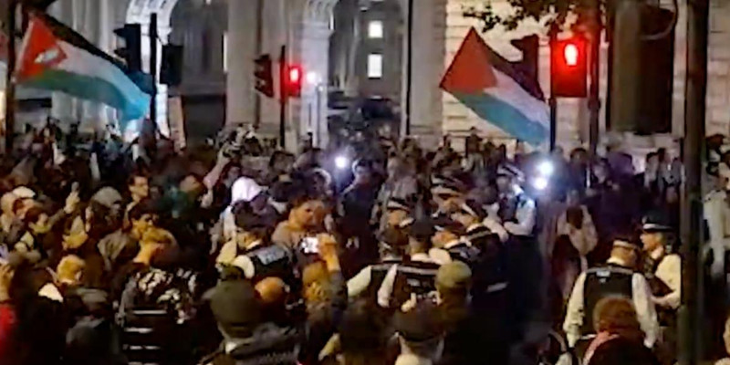 London pro-Palestinians stage violent protest at Keir Starmer's home following Islamic terror attack on Manchester synagogue