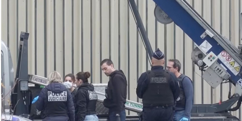 Two Louvre suspects caught heading to Algeria, Mali—accomplices, jewels still missing