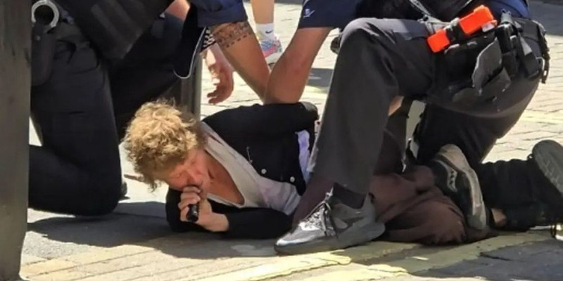 BREAKING: 47-year-old woman shouting incoherently arrested for stabbing 4 men in London
