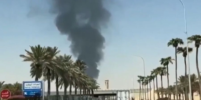 Fuel depot near Saudi airport in Riyadh hit by air attacks after Iraqi militants, Yemeni Houthis strike pipeline