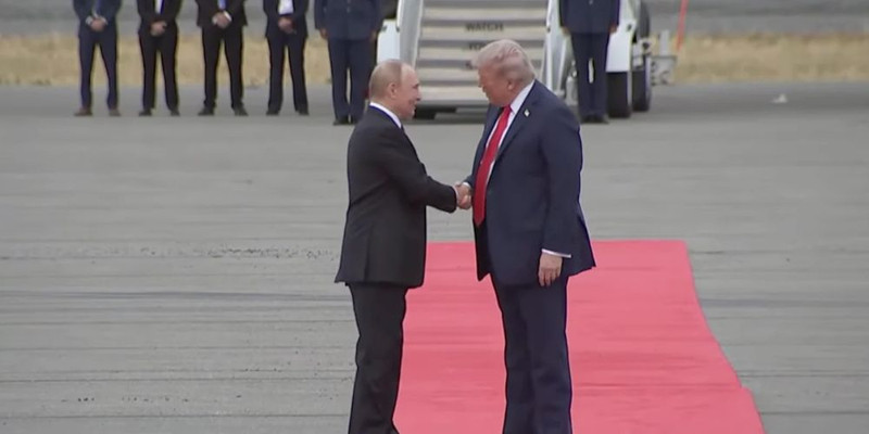 Trump signs executive order to waive Russian sanctions before they take effect