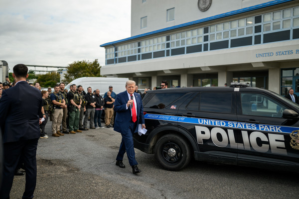 Trump Presses Guard Role in Chicago Crime