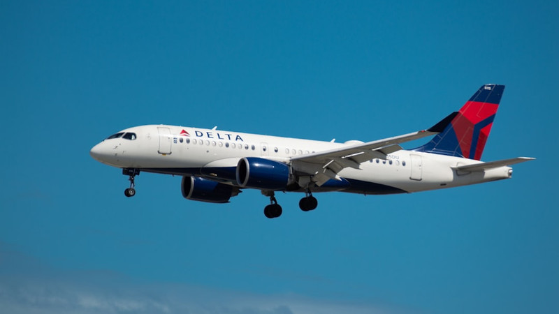 FAA investigates after incoming plane executes go-around due to aircraft leaving from intersecting runway