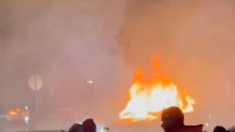 New York Residents Fight Off Street-Takeover Mob as Car Goes Up in Flames