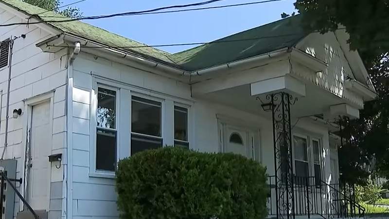 Pennsylvania: Unhinged Ex-Girlfriend Charged with Attempted Murder After Break-Up Stabbing, Claims 'It Was Just a Poke'