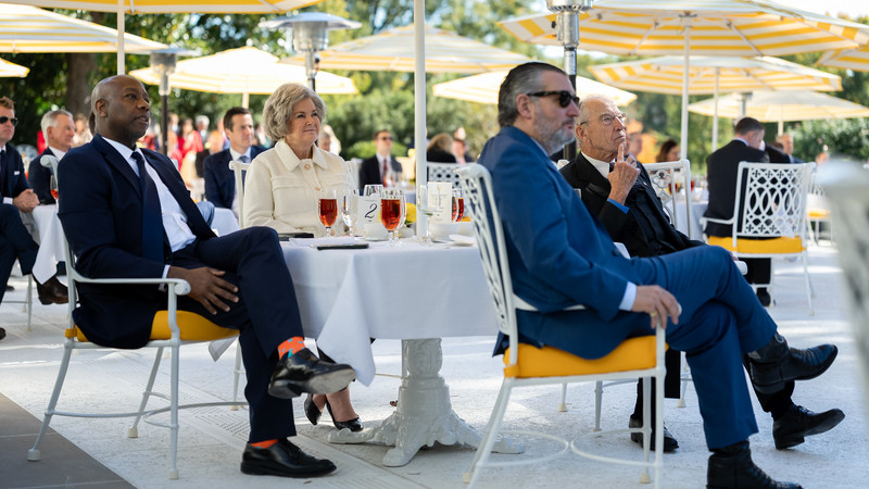 Eight Democrats join GOP to pass funding bill