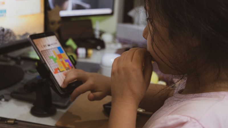 Surgeon General Wants Tech Companies to Step Up and Protect Kids From Screens