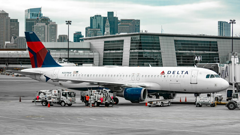 Two planes involved in minor runway collision at Los Angeles airport