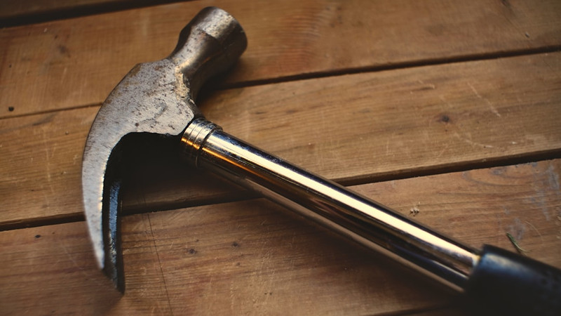 Chicago criminal with 30 priors threatens to 'kill whites' with hammer on train