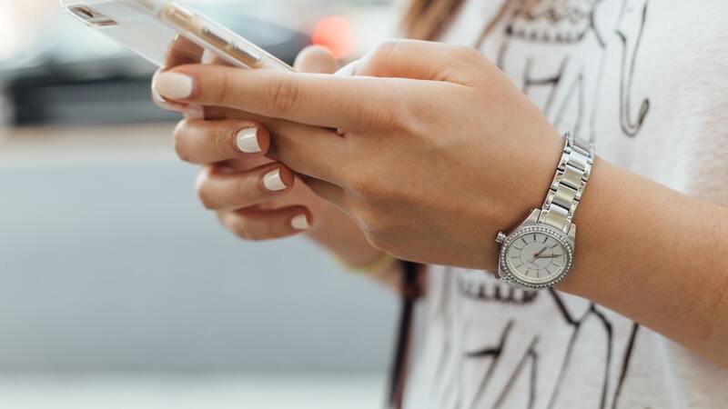 School Board reviews state mandate on personal electronic devices