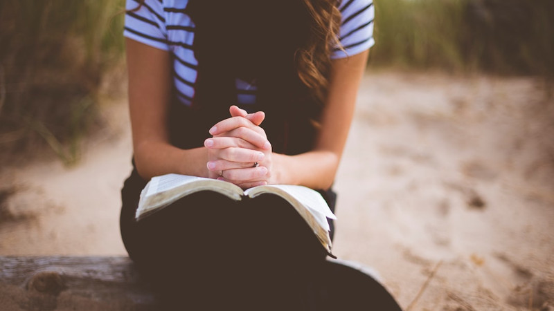 School librarian files police report on trustee who offered online prayer to protect kids from porn 