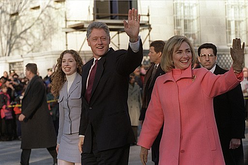 Clinton Defends Bush For Staying Out Of Presidential Election