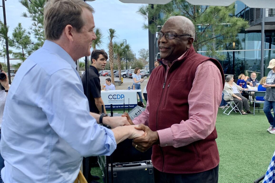 Clyburn Declares That Harris Has More Than Enough Support To Win Democrat Nomination