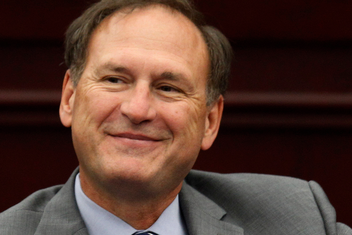 Trump Heaps Praise on Alito for Refusing to Recuse Himself Cases Related to January 6th