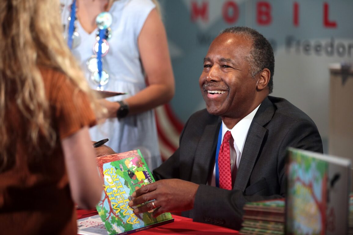 Ben Carson Endorses Trump for President