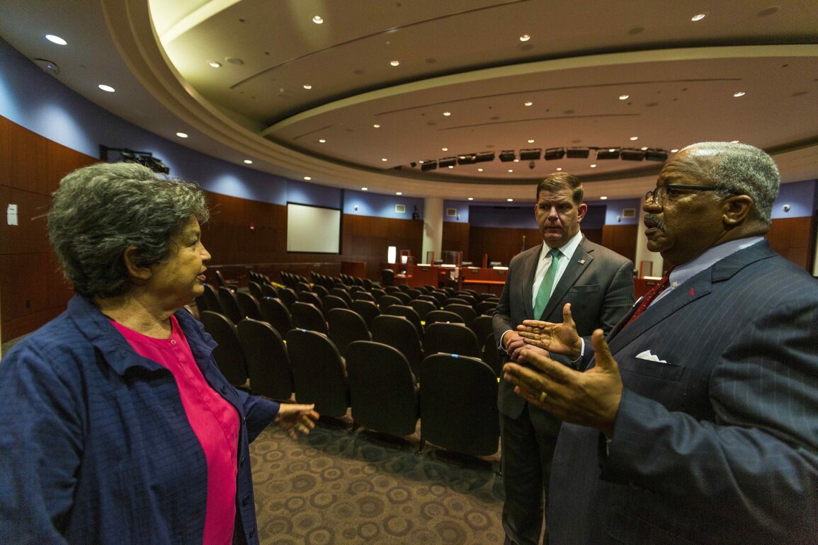 Democrat Rep. Reportedly Sold Stock Right Before Banking Collapse