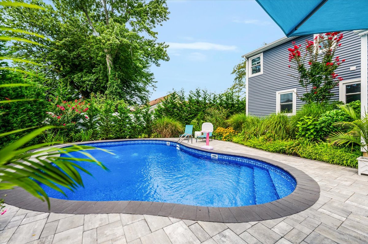 Nassau Shores Showstopper