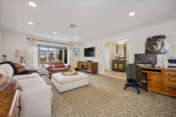 Stunning Split-HG Estates