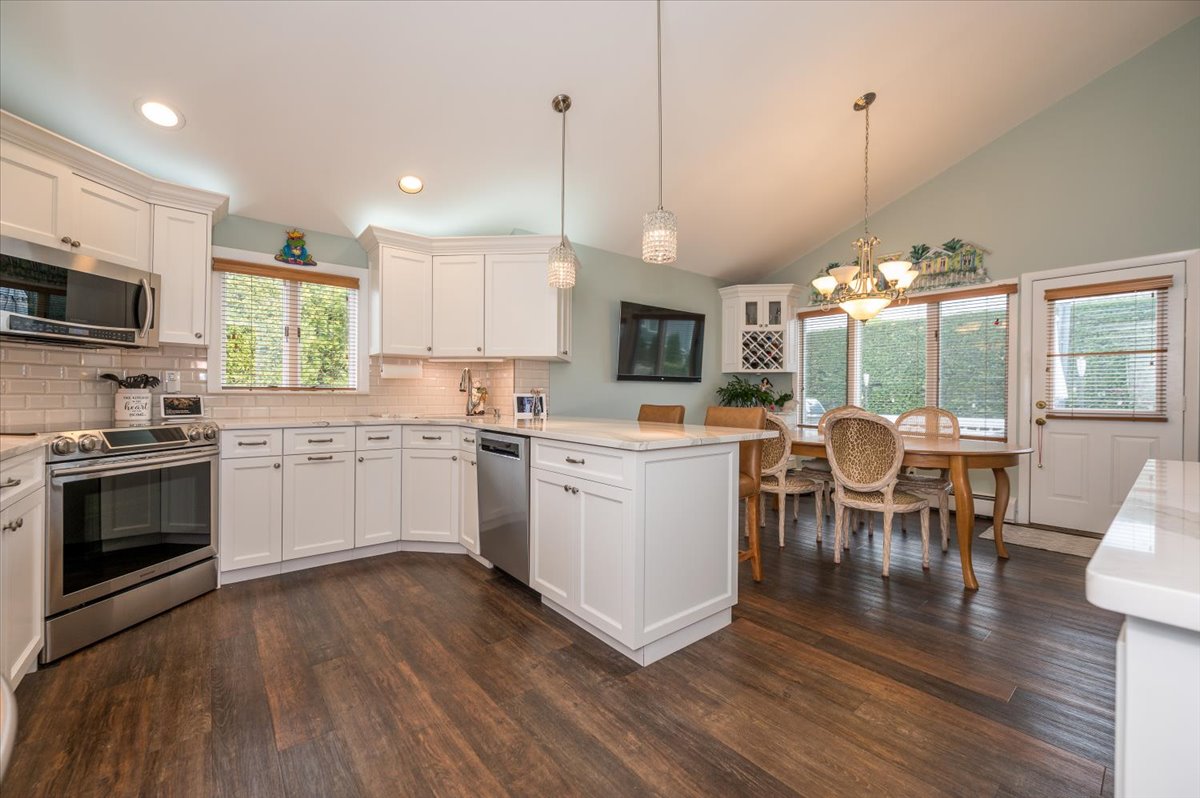 Stunning Split-HG Estates