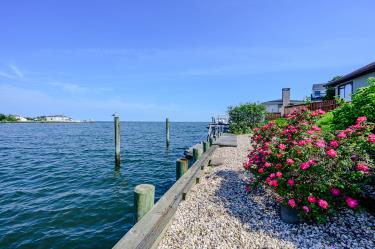 Beautiful Bay Views!