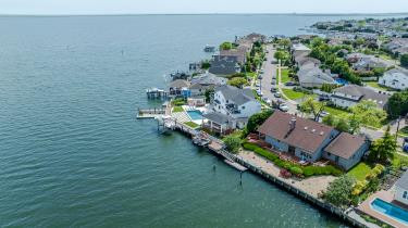 Beautiful Bay Views!
