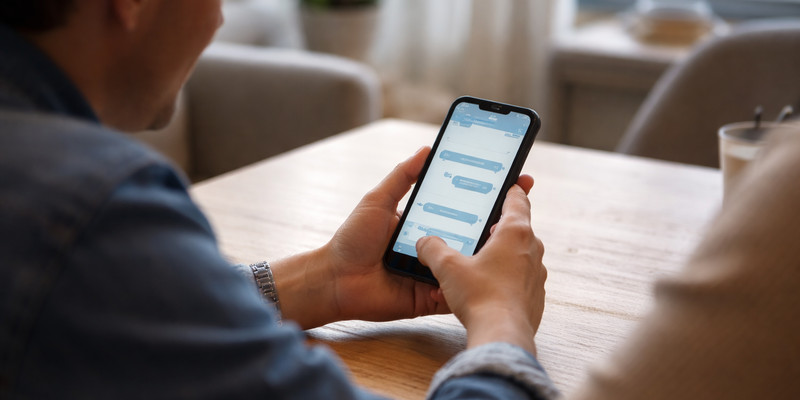 The Growing Influence of Encrypted Messaging Apps in Political Outreach