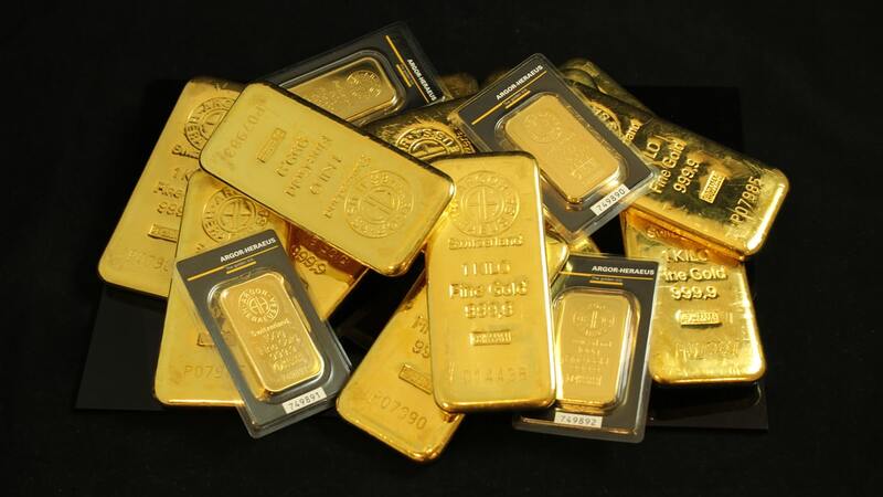 Gold prices holding above $1,800